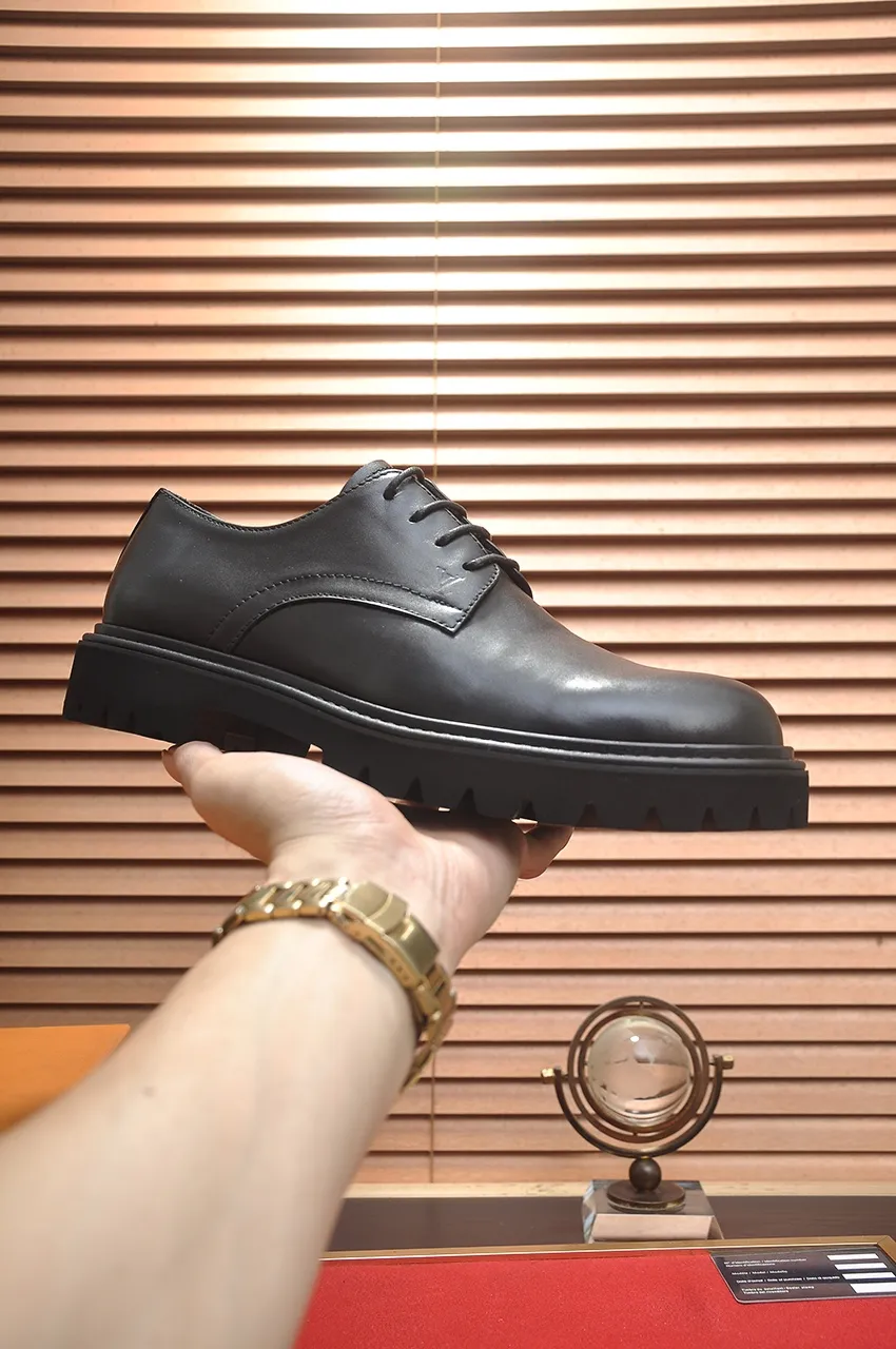 Men's men's shoes 💰640💶 [LV] (original single cowhide lining) 🍀LV's latest genuine leather business suit shoes are launched simultaneously on the official website. The first-layer cowhide imported from Italy is made of heavy gold, 💥official website 1:1 rubber outsole. Versatile to wear, high-end without losing class, and the color combination is extraordinary. This four-season style is alluring when worn on your feet, showing off your big-name flair. Standard code 38-45 (45 customized)